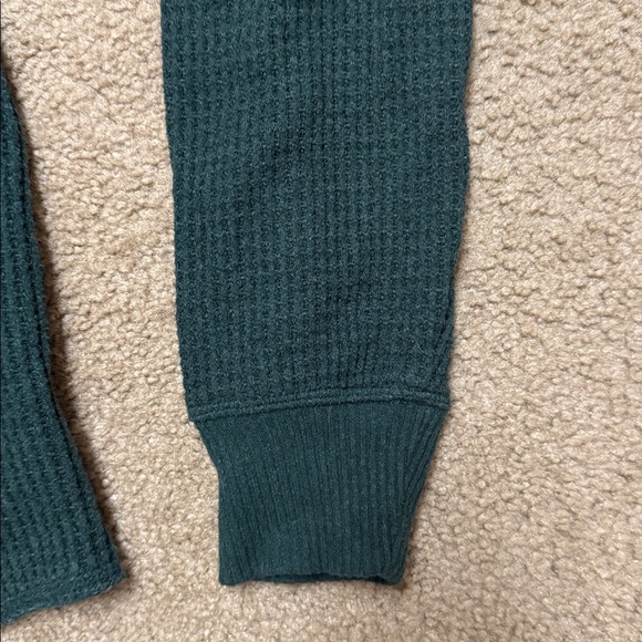 Old Navy women henley. Small - Picture 4 of 5